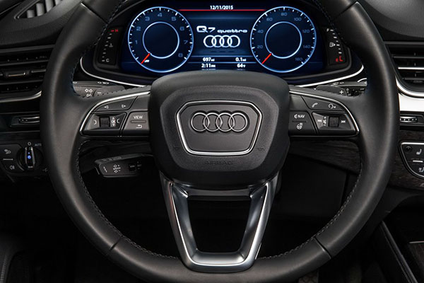 Tay lái Audi Q7