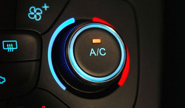 Có nên tắt sưởi ô tô để tiết kiệm xăng?