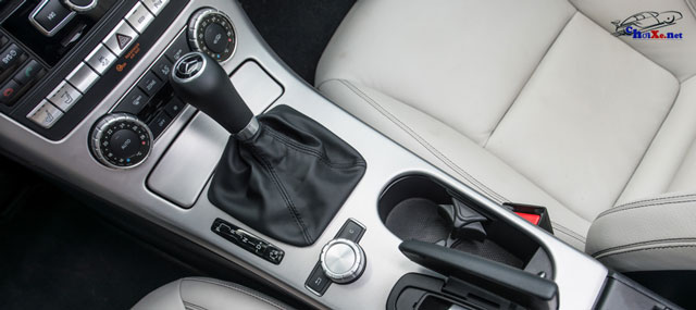 Bảng giá xe Mercedes SLK350 CarbonLook Edition mới cập nhật