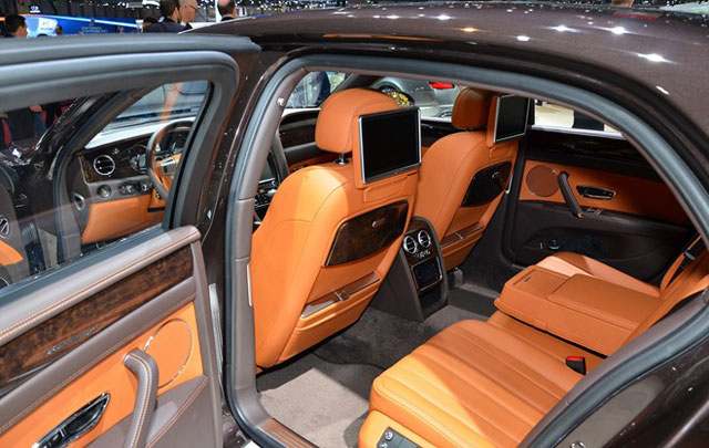 Siêu xe Bentley Flying Spur V8 2015 có giá 195.000 USD