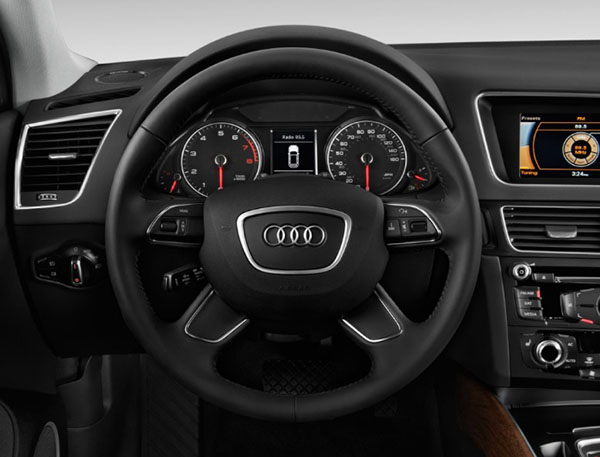 Tay lái Audi Q5