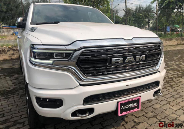 Sài Thành đón chiếc bán tải khủng Ram 1500 Limited đầu tiên - Chơi Xe